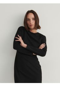 Reserved - Sukienka mini z marszczeniem - czarny. Kolor: czarny. Materiał: dzianina. Wzór: gładki. Długość: mini #1