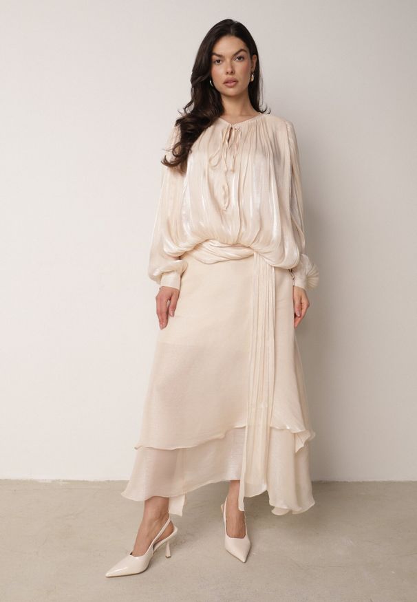 Born2be - Jasnobeżowa Szyfonowa Sukienka Koktajlowa o Rozkloszowanym Kroju Thagune. Okazja: na randkę. Kolor: beżowy. Materiał: szyfon. Styl: wizytowy