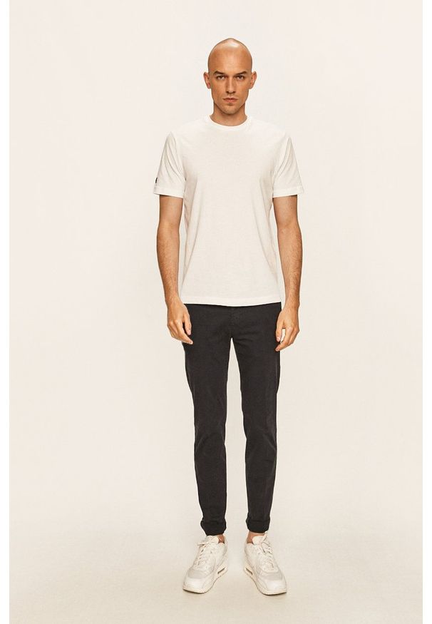 Helly Hansen - T-shirt. Okazja: na co dzień. Kolor: biały. Materiał: dzianina. Styl: casual
