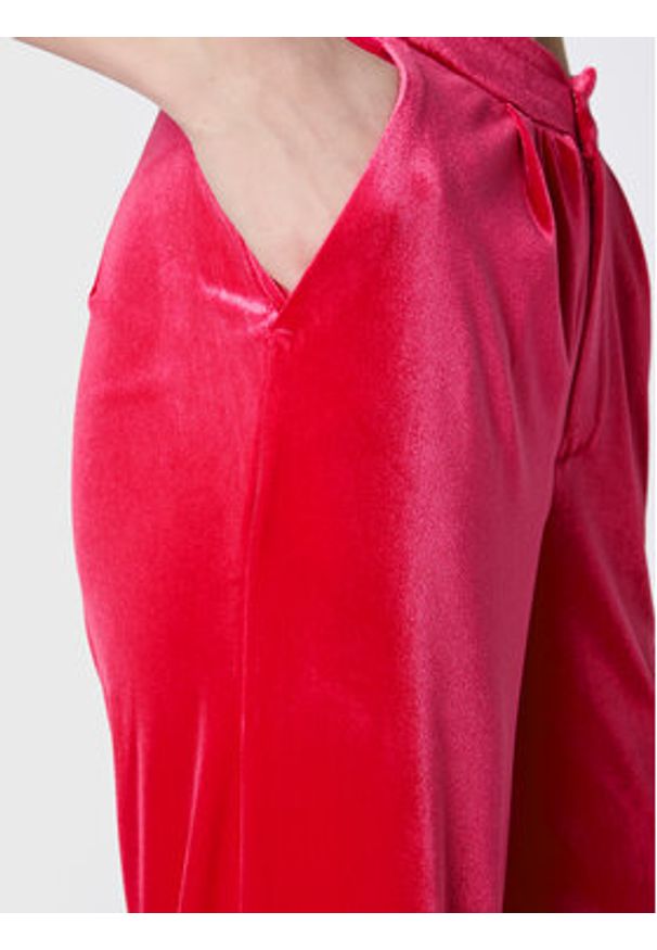 Gina Tricot Spodnie materiałowe Maddy 18572 Różowy Relaxed Fit. Kolor: różowy. Materiał: syntetyk