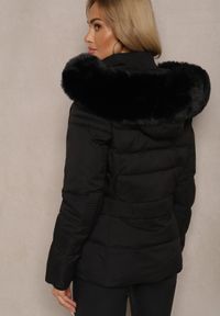 Renee - Czarna Kurtka z Pikowaniem Odpinanym Kapturem i Futerkiem z Paskiem Vortinay. Okazja: na co dzień. Kolor: czarny. Materiał: futro. Styl: elegancki, casual #4