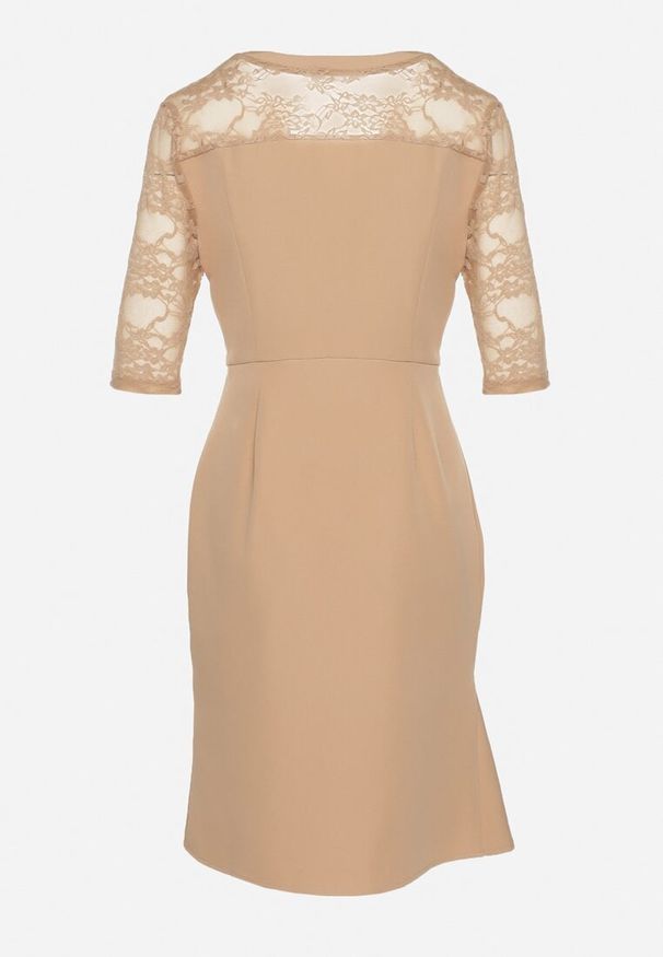 Born2be - Beżowa Asymetryczna Sukienka Vices o Dopasowanym Kroju z Koronką Natifese. Okazja: na co dzień. Typ kołnierza: dekolt kwadratowy. Kolor: beżowy. Materiał: koronka. Wzór: koronka. Typ sukienki: asymetryczne. Styl: casual, elegancki, klasyczny