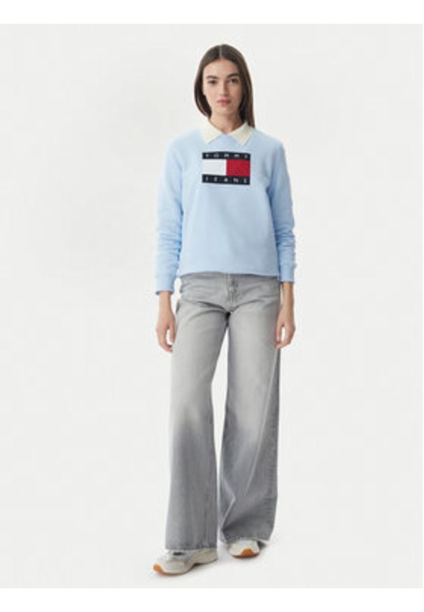 Tommy Jeans Bluza Flag DW0DW22564 Niebieski jasny Regular Fit. Kolor: niebieski. Materiał: bawełna