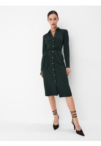 Mohito - Dzianinowa zielona sukienka midi - Khaki. Kolor: brązowy. Materiał: dzianina. Długość: midi #2