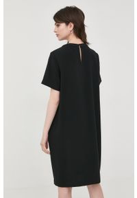 BOSS sukienka kolor czarny mini prosta. Okazja: na co dzień. Kolor: czarny. Materiał: tkanina, włókno. Długość rękawa: krótki rękaw. Typ sukienki: proste. Styl: casual. Długość: mini #5