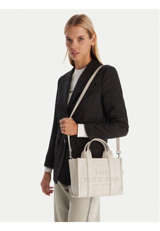 MARC JACOBS - Marc Jacobs Torebka The Leather Small Tote Bag H009L01SP21 Écru. Materiał: skórzane