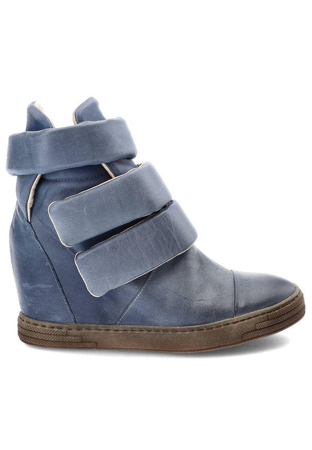 Niebieskie Sneakersy Carinii Skórzane Buty Na Koturnie. Okazja: na co dzień. Zapięcie: rzepy. Kolor: niebieski. Materiał: skóra. Szerokość cholewki: normalna. Obcas: na koturnie. Styl: casual, sportowy