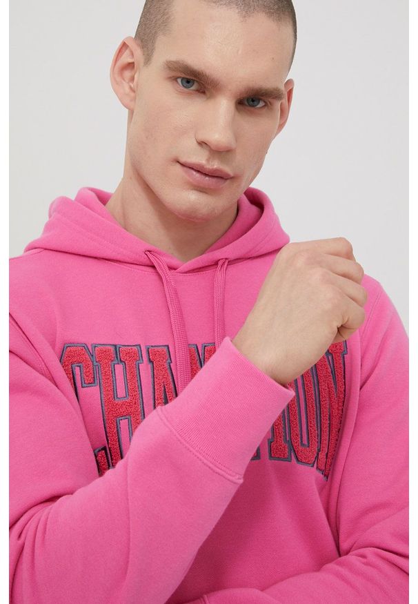 Champion bluza 217168 męska kolor różowy z kapturem z aplikacją. Typ kołnierza: kaptur. Kolor: różowy. Materiał: włókno. Wzór: aplikacja