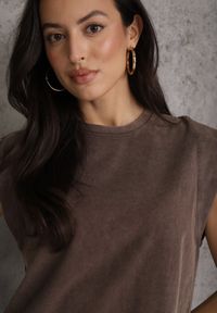 Renee - Brązowy Top z Bawełny w Stylu Grunge z Szeroką Linią Ramion Tezorea. Kolor: brązowy. Materiał: bawełna #5