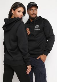Born2be - Czarna Bluza z Kapturem i Nadrukiem Wykończona Polarem Marcsa. Typ kołnierza: kaptur. Kolor: czarny. Materiał: polar. Wzór: nadruk