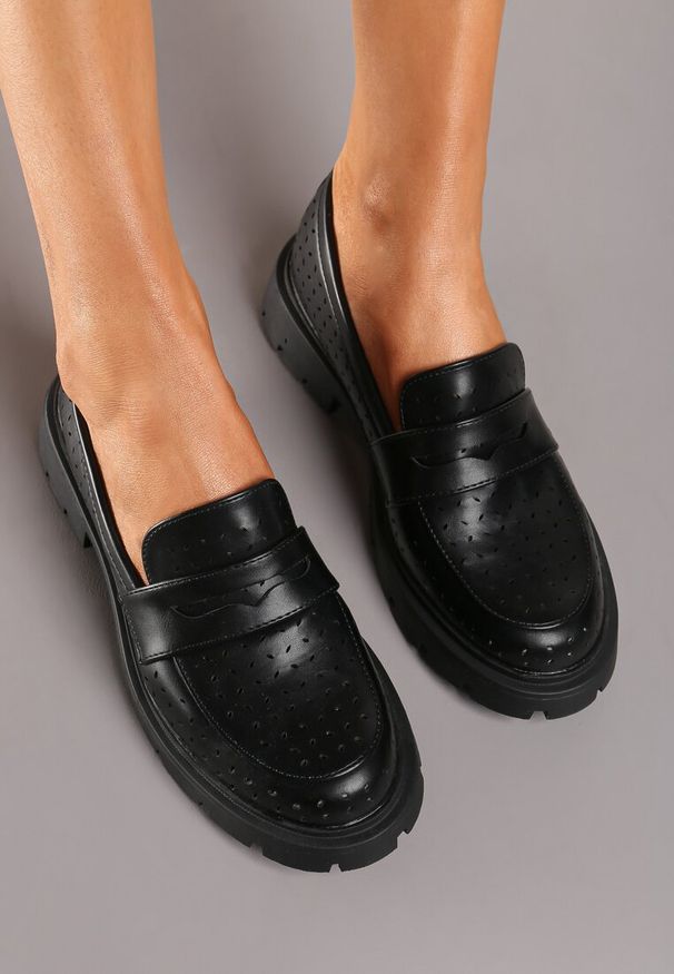 Born2be - Czarne Mokasyny z Imitacji Skóry Ozdobione Ażurowymi Wycięciami Mleila. Okazja: na spotkanie biznesowe. Kolor: czarny. Materiał: skóra. Wzór: ażurowy, aplikacja. Styl: biznesowy, elegancki, klasyczny