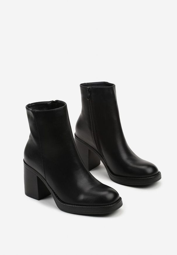 Born2be - Czarne Minimalistyczne Botki do Kostki na Słupkowym Obcasie Esmeliana. Okazja: na co dzień, na spotkanie biznesowe, do pracy. Kolor: czarny. Materiał: jeans. Szerokość cholewki: normalna. Obcas: na obcasie. Styl: biznesowy, casual, elegancki. Wysokość obcasa: średni