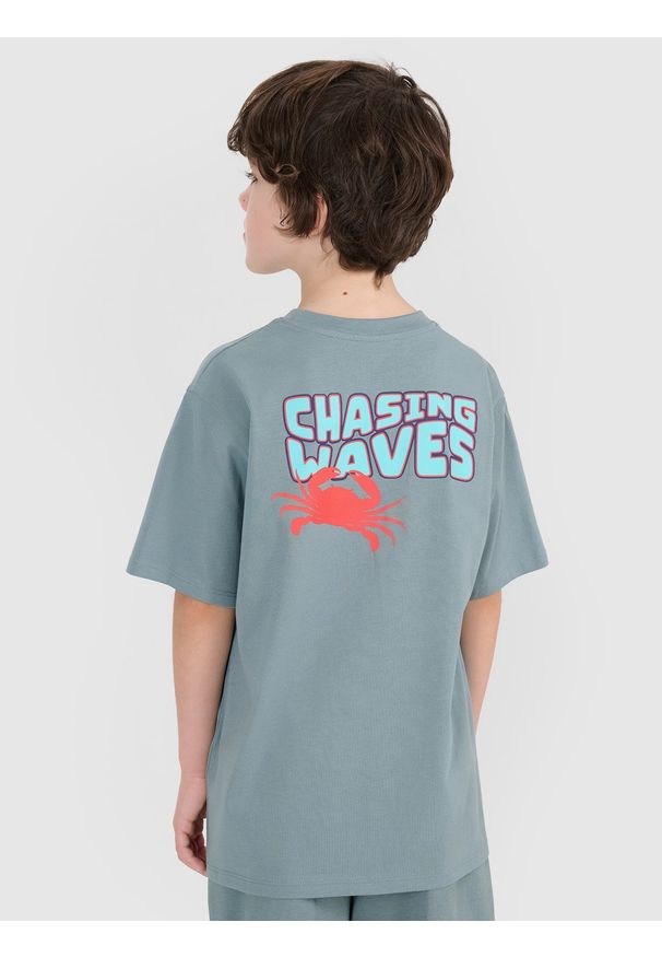 4f - 4F T-shirt oversize z nadrukiem chłopięcy - turkusowy 158 (12-13 lat). Okazja: na co dzień. Kolor: turkusowy. Materiał: dzianina, jersey, bawełna. Długość rękawa: krótki rękaw. Długość: krótkie. Wzór: nadruk. Sezon: lato. Styl: casual, klasyczny, sportowy