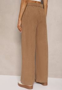 Renee - Ciemnobeżowe Spodnie Sztruksowe o Szerokim Kroju High Waist z Paskiem Valoma. Okazja: na co dzień. Stan: podwyższony. Kolor: beżowy. Materiał: sztruks. Styl: retro, elegancki, casual #4