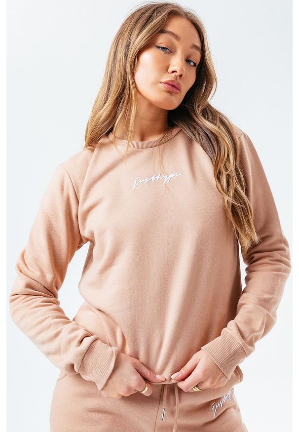 Hype Bluza SIGNATURE damska kolor żółty z aplikacją. Okazja: na co dzień. Kolor: beżowy. Materiał: dzianina. Długość rękawa: długi rękaw. Długość: długie. Wzór: aplikacja. Styl: casual