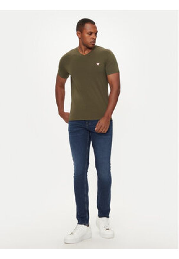 Guess T-Shirt M2YI32 J1314 Zielony Slim Fit. Kolor: zielony. Materiał: bawełna