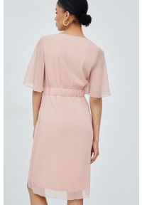 Vila sukienka kolor różowy mini rozkloszowana. Kolor: różowy. Materiał: tkanina, poliester. Długość rękawa: krótki rękaw. Typ sukienki: rozkloszowane. Długość: mini #2