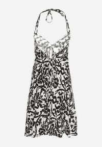 Born2be - Czarno-Biała Rozkloszowana Sukienka na Ramiączkach Wiązana na Szyi z Dekoltem w Serek Beviana. Okazja: na co dzień. Typ kołnierza: dekolt w serek. Kolor: czarny. Materiał: skóra, bawełna, materiał. Długość rękawa: na ramiączkach. Styl: klasyczny, casual, elegancki #7