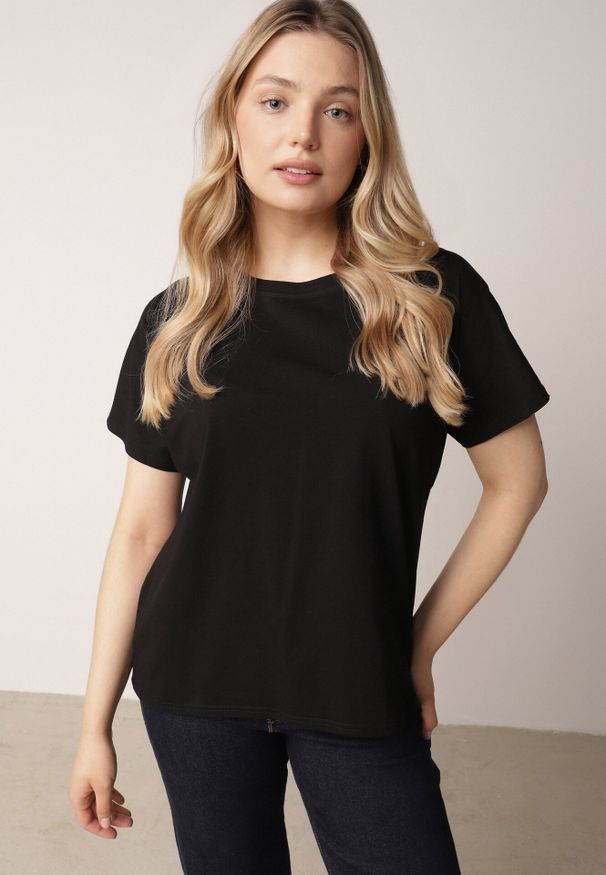 Born2be - Czarny T-shirt Bawełniany Klasyczny o Fasonie Oversize z Dłuższym Tyłem Nemedora. Okazja: na co dzień. Kolor: czarny. Materiał: bawełna. Długość: długie. Styl: klasyczny