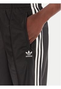 Adidas - adidas Szorty sportowe adicolor Firebird JD0286 Czarny Loose Fit. Kolor: czarny. Materiał: syntetyk