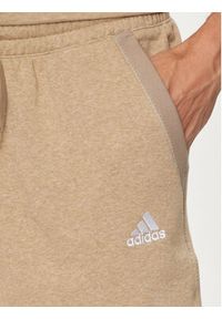 Adidas - adidas Szorty sportowe Seasonal Essentials IY6610 Beżowy Regular Fit. Kolor: beżowy. Materiał: bawełna, syntetyk. Styl: sportowy #4