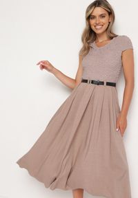 Born2be - Ciemnobeżowa Rozkloszowana Sukienka z Paskiem z Imitacji Skóry Drinna. Typ kołnierza: dekolt w kształcie V. Kolor: beżowy. Materiał: skóra. Długość rękawa: krótki rękaw. Wzór: aplikacja. Styl: elegancki #6