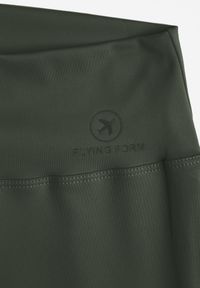 Renee - Ciemnozielone Legginsy Basic z Modelującą Wstawką w Pasie Liacan. Okazja: na co dzień. Kolor: zielony. Długość: krótkie. Styl: casual #7