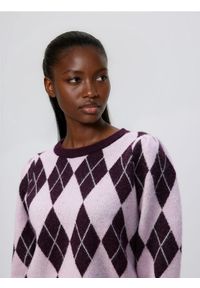 Reserved - Sweter w romby - wielobarwny. Materiał: dzianina, wełna