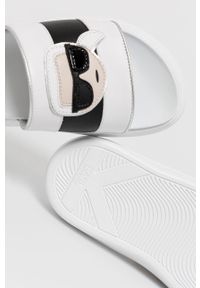 Karl Lagerfeld Klapki skórzane damskie kolor biały na platformie. Kolor: biały. Materiał: skóra. Obcas: na platformie