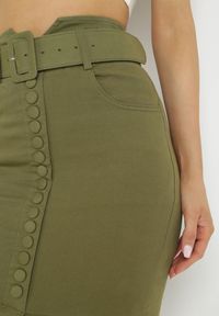 Born2be - Zielona Ołówkowa Spódnica Midi Jeansowa z Guzikami Rilma. Kolor: zielony. Materiał: jeans #4