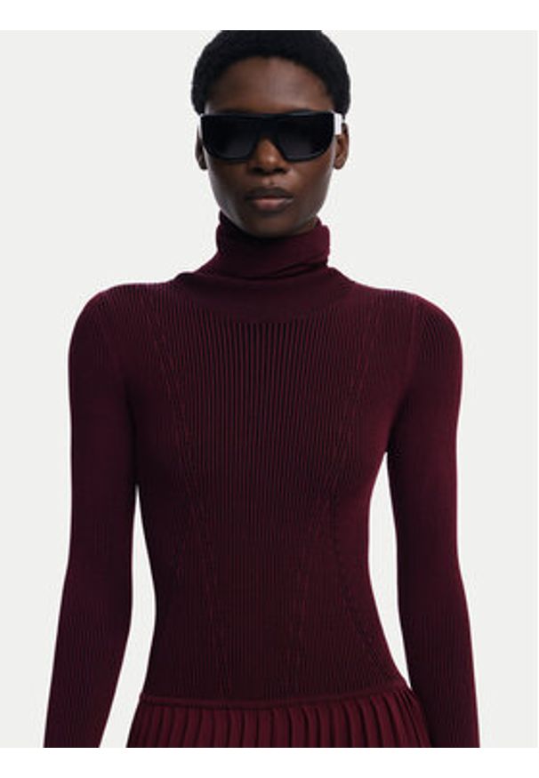 Desigual Sukienka dzianinowa Sigritt 25WWVF09 Bordowy Slim Fit. Kolor: czerwony. Materiał: wiskoza