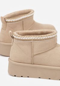 Born2be - Ciemnobeżowe Śniegowce na Grubej Podeszwie Zdobione Haftem Sewnella. Okazja: na co dzień. Zapięcie: bez zapięcia. Kolor: beżowy. Materiał: jeans. Wzór: aplikacja, haft. Sezon: zima, jesień. Styl: casual #5