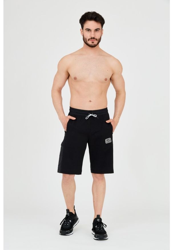EA7 Emporio Armani - EA7 Męskie czarne shorty ze wstawkami, Rozmiar XXL. Kolor: czarny. Materiał: bawełna. Długość: krótkie
