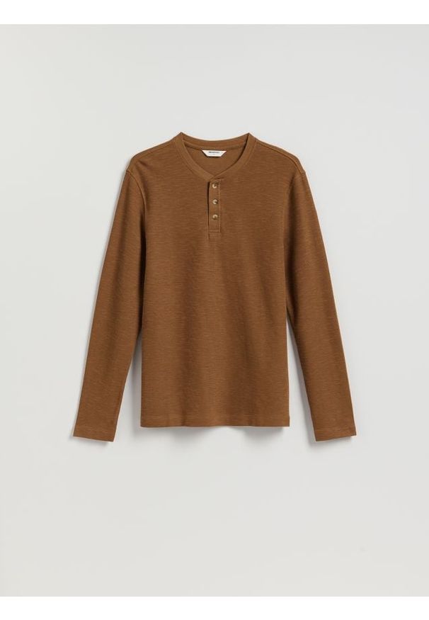 Reserved - Longsleeve regular - karminowy. Kolor: czerwony. Materiał: bawełna, dzianina. Długość rękawa: długi rękaw