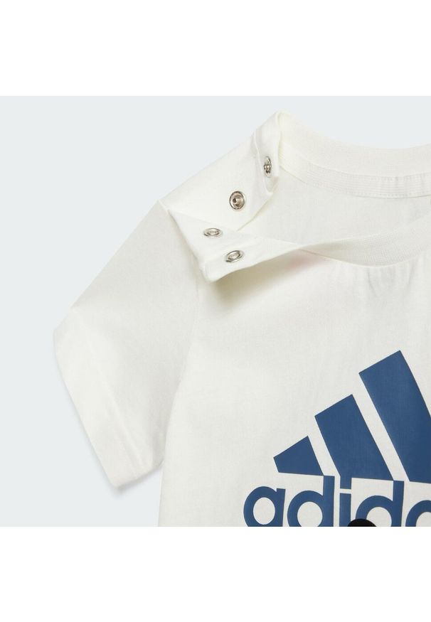 Adidas - Zestaw Disney Mickey Mouse Tee. Kolor: żółty, biały, wielokolorowy, niebieski. Wzór: motyw z bajki. Styl: sportowy, młodzieżowy