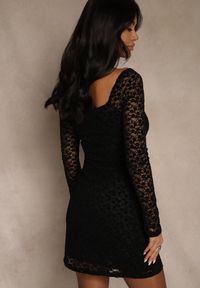 Renee - Czarna Dopasowana Sukienka z Koronki z Kwadratowym Dekoltem Uwedia. Okazja: na randkę. Typ kołnierza: dekolt kwadratowy. Kolor: czarny. Materiał: koronka. Długość rękawa: długi rękaw. Wzór: koronka #3