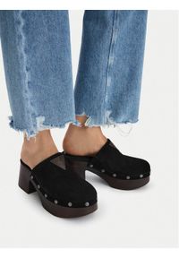 Guess Jeans Klapki EO-JDGJ66-4 Czarny. Kolor: czarny. Materiał: skóra, zamsz #1