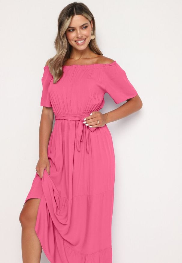 Born2be - Ciemnoróżowa Sukienka z Wiskozy Telephanassa. Typ kołnierza: dekolt hiszpanka. Kolor: różowy. Materiał: wiskoza. Długość rękawa: krótki rękaw. Wzór: gładki. Typ sukienki: rozkloszowane. Długość: maxi