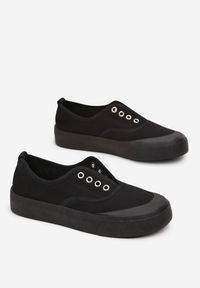 Born2be - Czarne Trampki przed Kostkę Wsuwane Yeleen. Okazja: na co dzień. Wysokość cholewki: przed kostkę. Zapięcie: bez zapięcia. Kolor: czarny. Materiał: materiał, jeans. Szerokość cholewki: normalna. Wzór: aplikacja. Obcas: na płaskiej podeszwie. Styl: casual #5