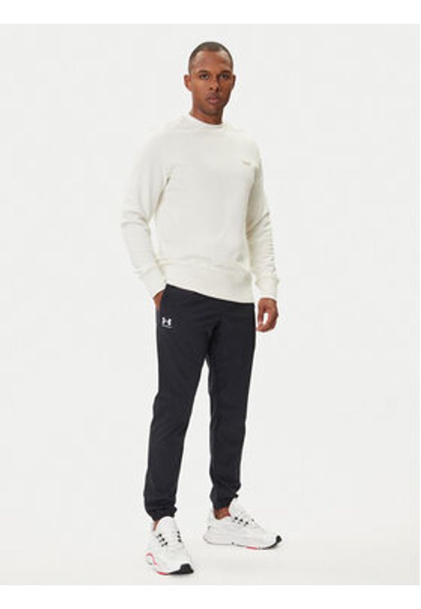 Under Armour Spodnie dresowe UA Vibe Woven 1386557 Czarny Regular Fit. Kolor: czarny. Materiał: syntetyk