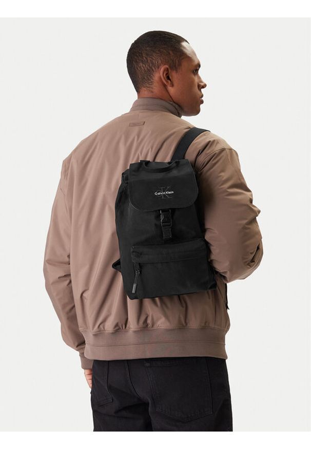 Calvin Klein Plecak Bold Mini Flap Backpack LV04D3320G Czarny. Kolor: czarny. Materiał: materiał