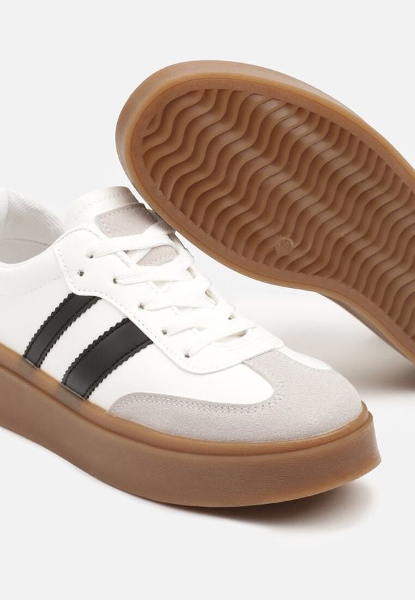 Born2be - Biało-Czarne Sneakersy w Stylu Tenisówek z Geometrycznym Wzorem Avelresil. Okazja: na co dzień. Kolor: biały. Materiał: jeans. Wzór: geometria