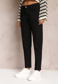 Renee - Czarne Jeansy Mom Fit High Waist Kasena. Okazja: na co dzień. Stan: podwyższony. Kolor: czarny. Styl: klasyczny, casual
