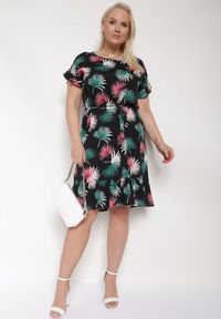 Born2be - Czarno-Zielona Bawełniana Sukienka z Florystycznym Motywem i Wiązaniem w Talii Rissani. Okazja: na randkę. Kolor: czarny. Materiał: bawełna. Sezon: lato #7