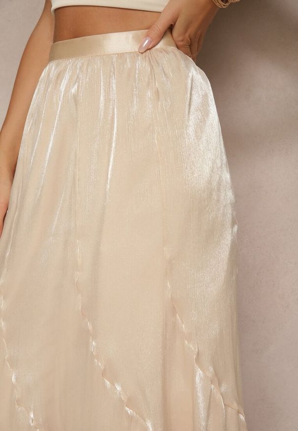 Renee - Beżowa Spódnica o Rozkloszowanym Kroju z Błyszczącą Nitką Lumorisse. Okazja: na co dzień, na imprezę. Kolor: beżowy. Styl: elegancki, casual