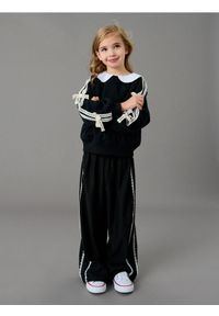 Sinsay - Jeansy wide leg z ozdobną koronką - czarny. Kolor: czarny. Wzór: koronka #1