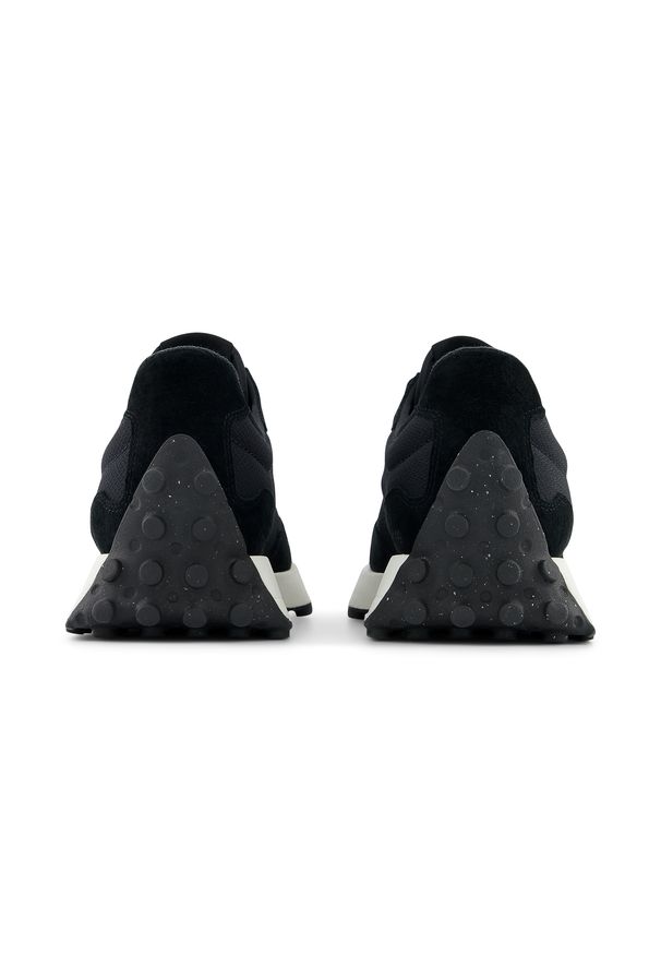 Buty unisex New Balance U327SWB – czarne. Okazja: na co dzień. Kolor: czarny. Materiał: skóra, materiał, guma. Szerokość cholewki: normalna