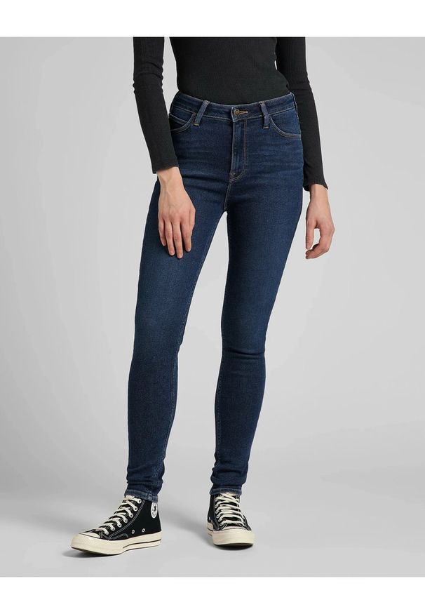 Lee - LEE IVY DAMSKIE SPODNIE JEANSOWE WORN WILLOW L32ETVVA 112143844. Stan: podwyższony. Długość: długie. Wzór: aplikacja. Styl: vintage, retro