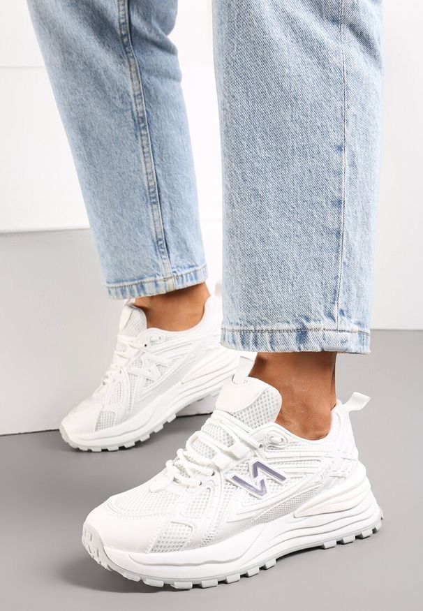 Renee - Białe Sneakersy na Platformie z Wstawkami z Siateczki Epionna. Kolor: biały. Obcas: na platformie