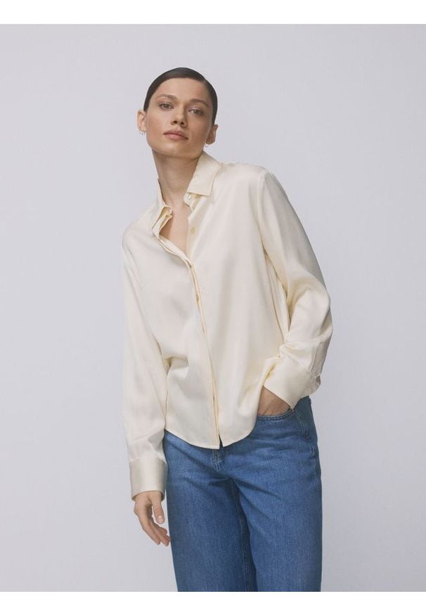 Reserved - Satynowa koszula z wiskozy - jasnożółty. Kolor: żółty. Materiał: wiskoza, satyna